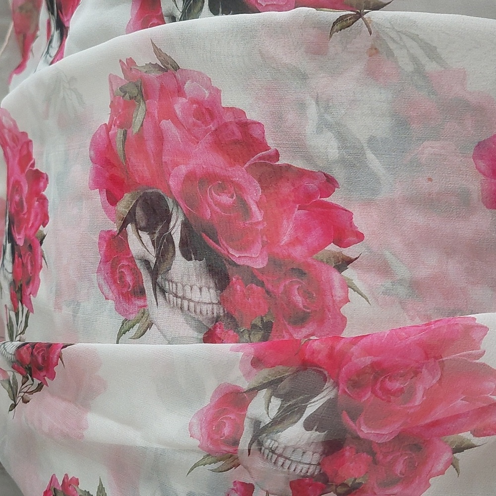 Alexander McQueen White Scarf with Pink Rose & Skull Motif - Picture 7 of 8